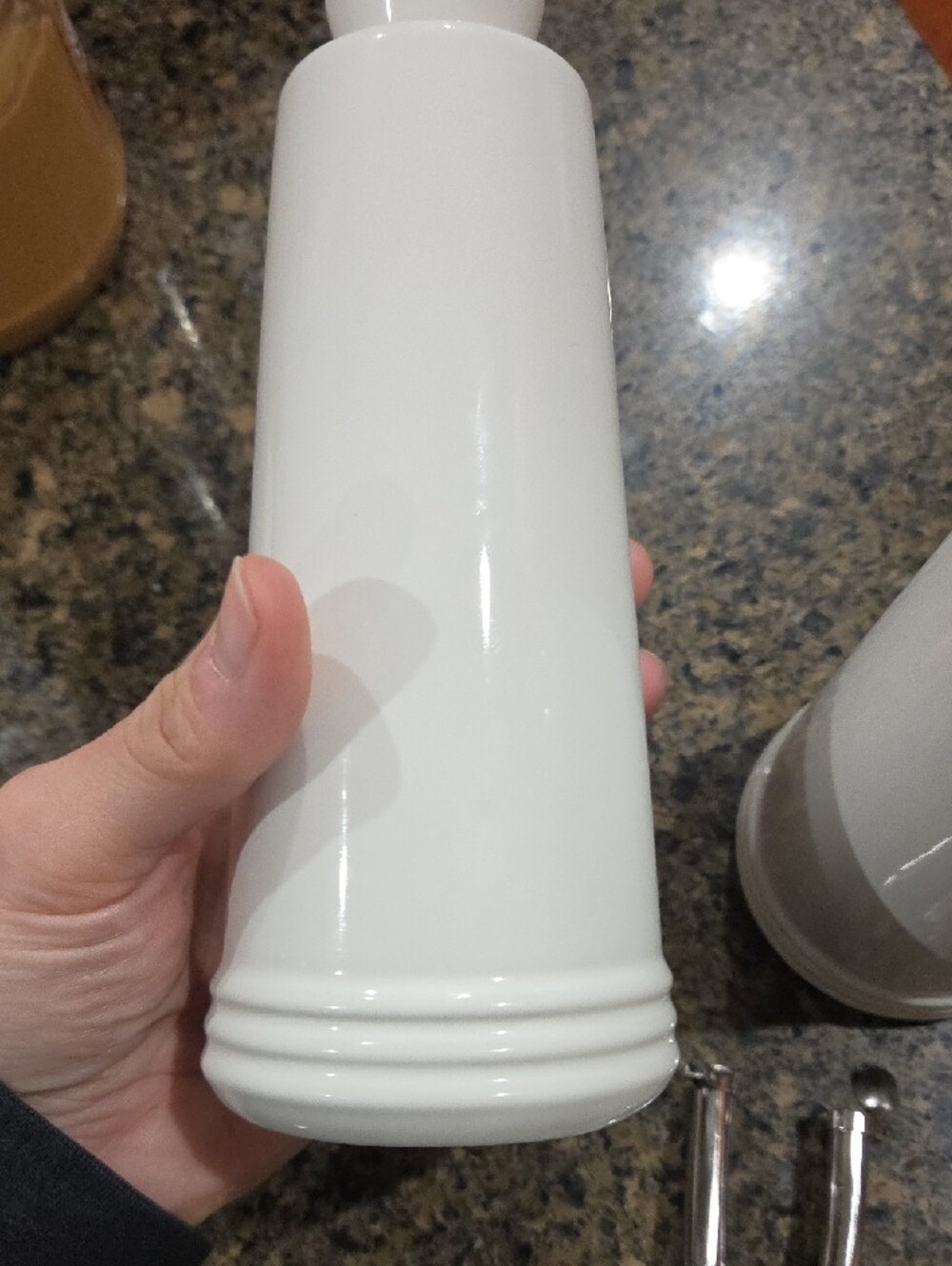 Le Creuset White  Oil & Vinegar Set - Picture 9 of 13